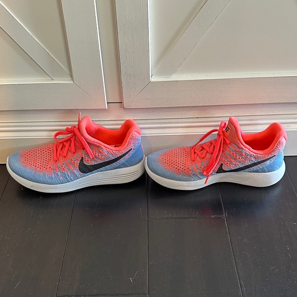 Nike Women's Athletic Shoes in Pink and Blue - Picture 4 of 7